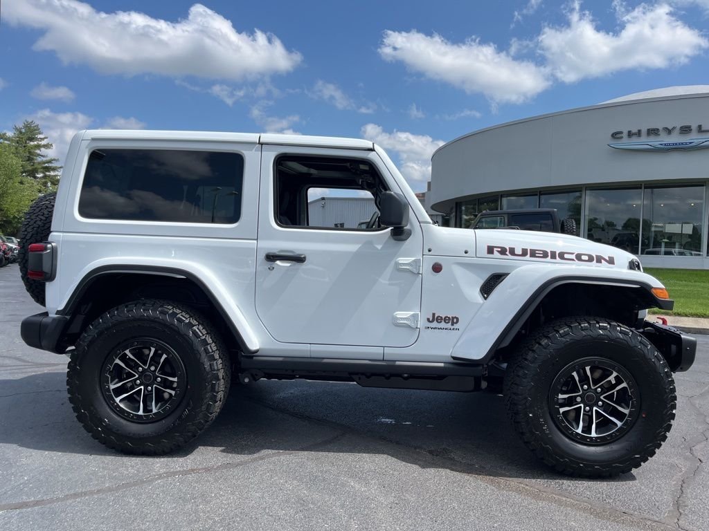 New 2026 Bright White Clear-Coat Exterior Paint Jeep Rubicon X image 48