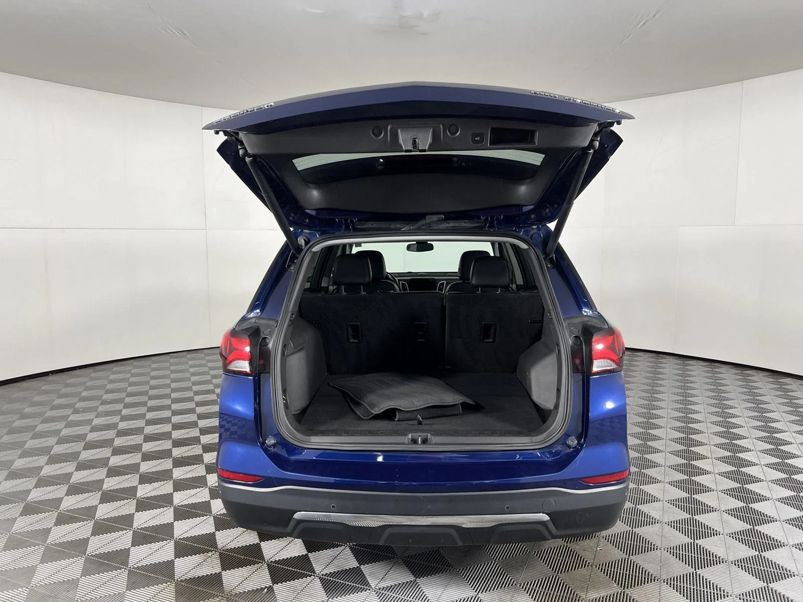 Used 2022 BLUE GLOW METALLIC Chevrolet Premier image 48