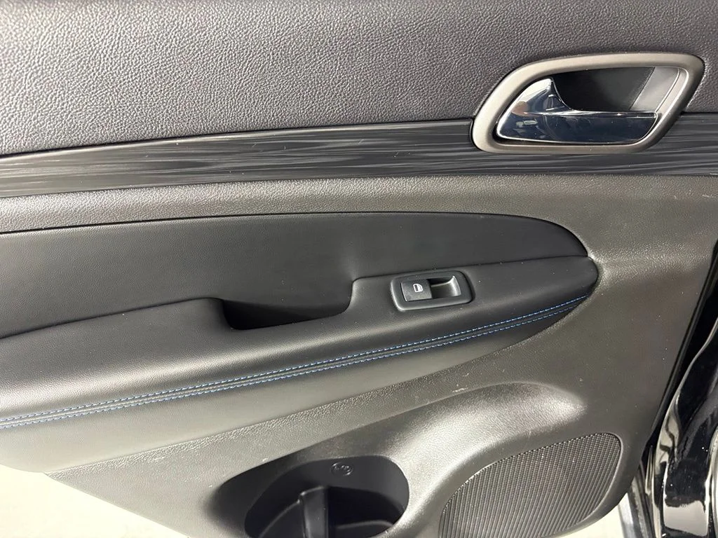Used 2019 Black Jeep Laredo image 41