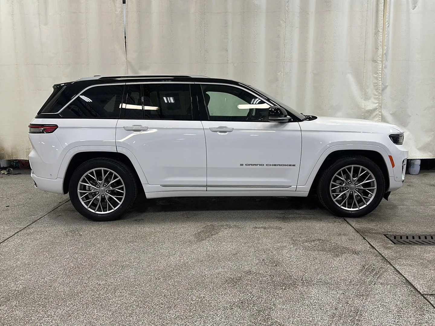 Used 2023 Bright White Clearcoat Jeep Summit image 6