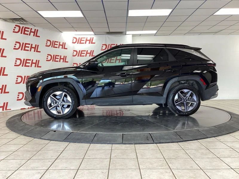 Used 2025 Gray Hyundai SEL Convenience image 4