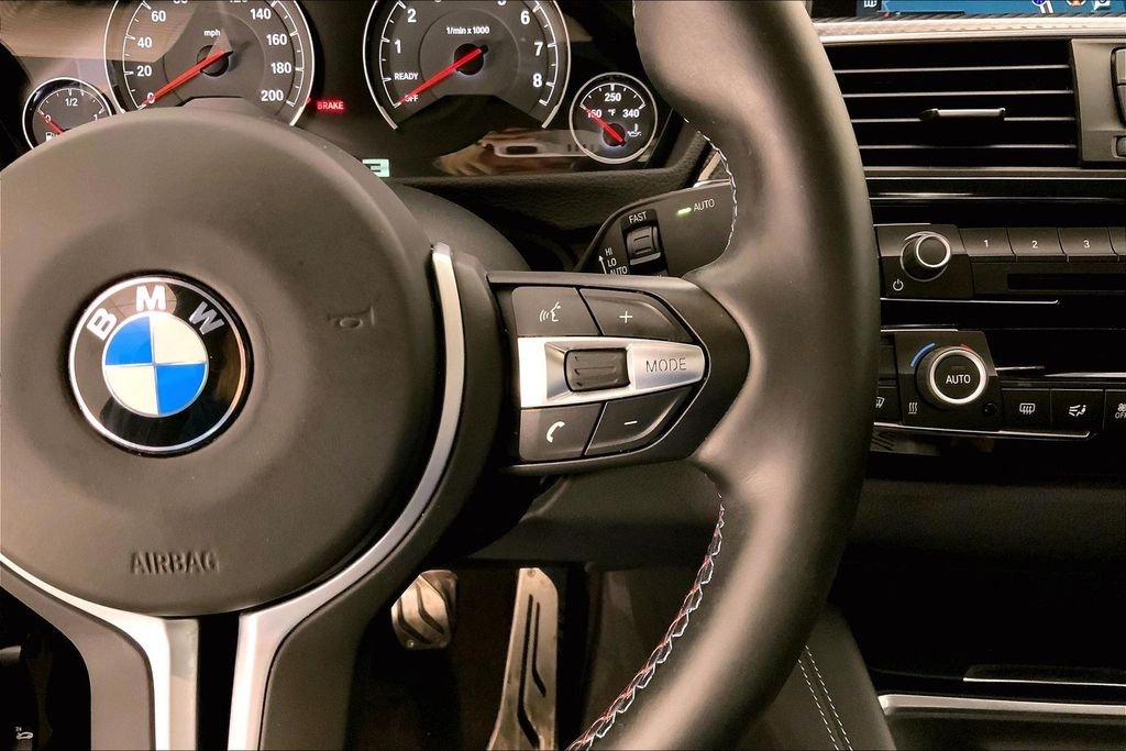 Used 2018 Yas Marina Blue Metallic BMW  image 19