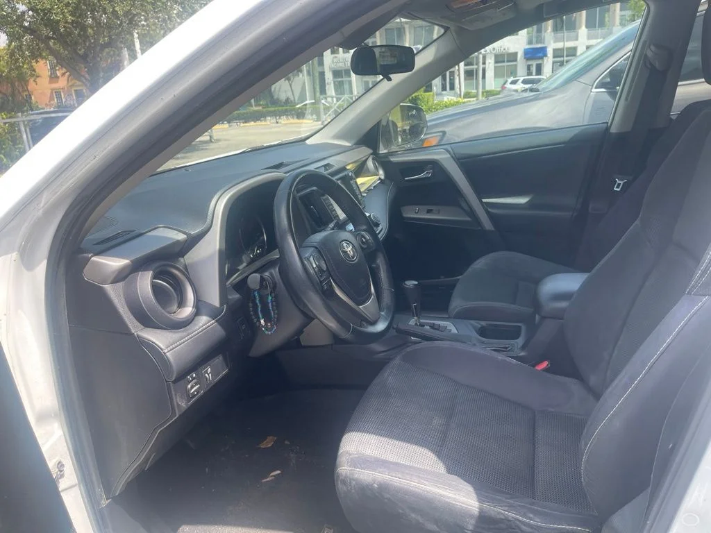 Used 2016 White Toyota XLE image 13
