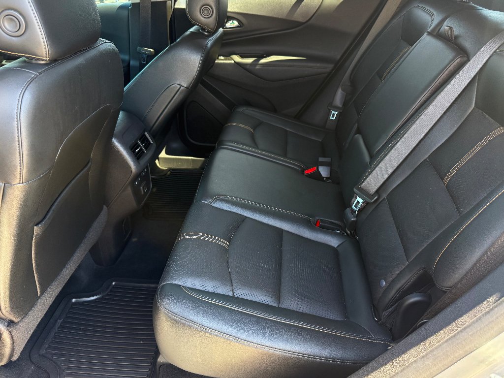 Used 2022 Silver Ice Metallic Chevrolet Premier image 17