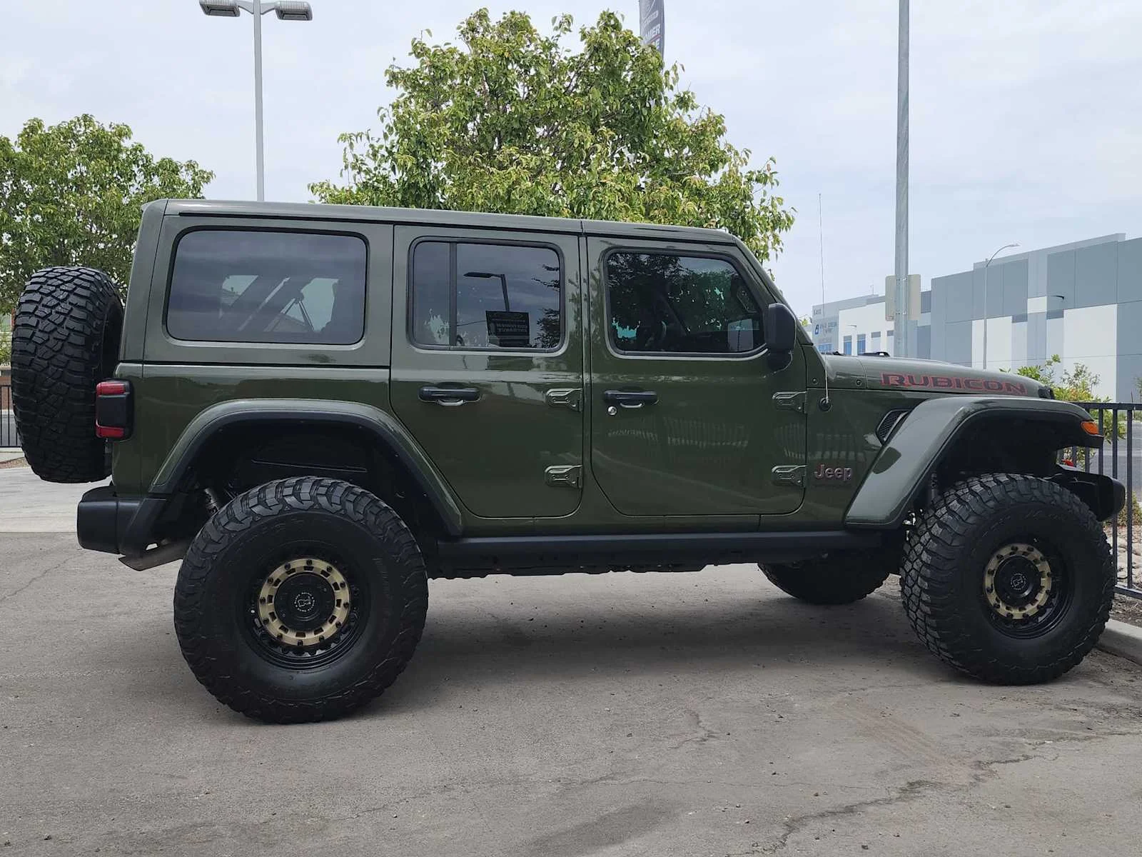 Used 2021 Sarge Green Clearcoat Jeep Unlimited Rubicon image 9