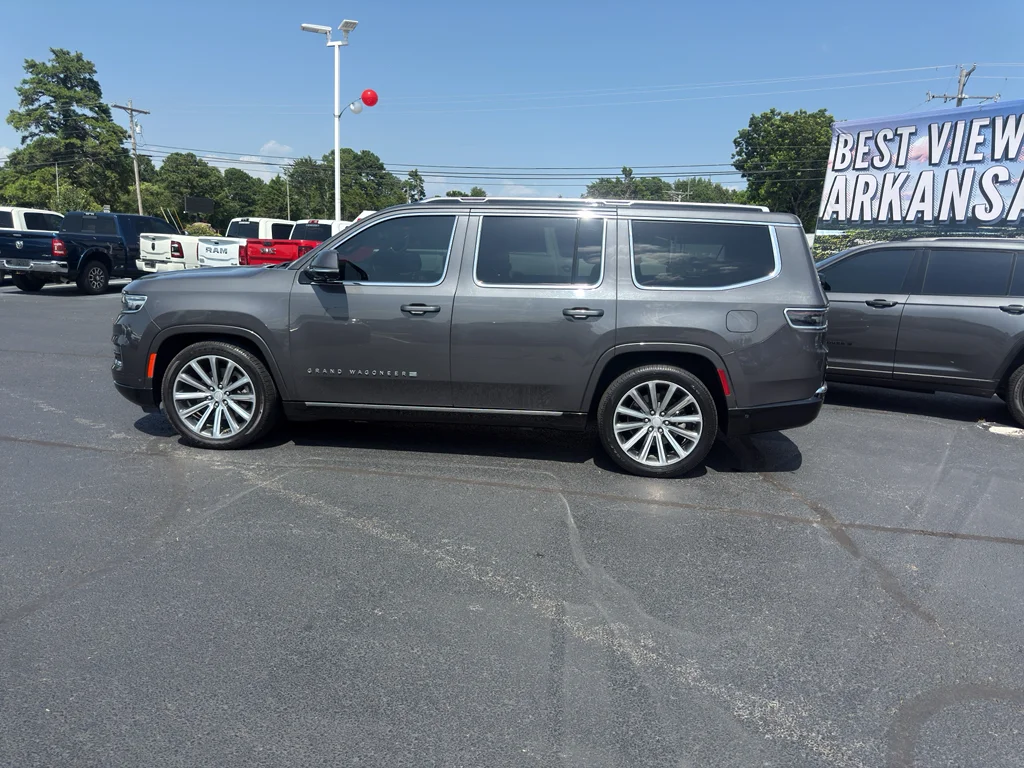 Used 2022 Baltic Gray Metallic Clearcoat Jeep Series II image 8
