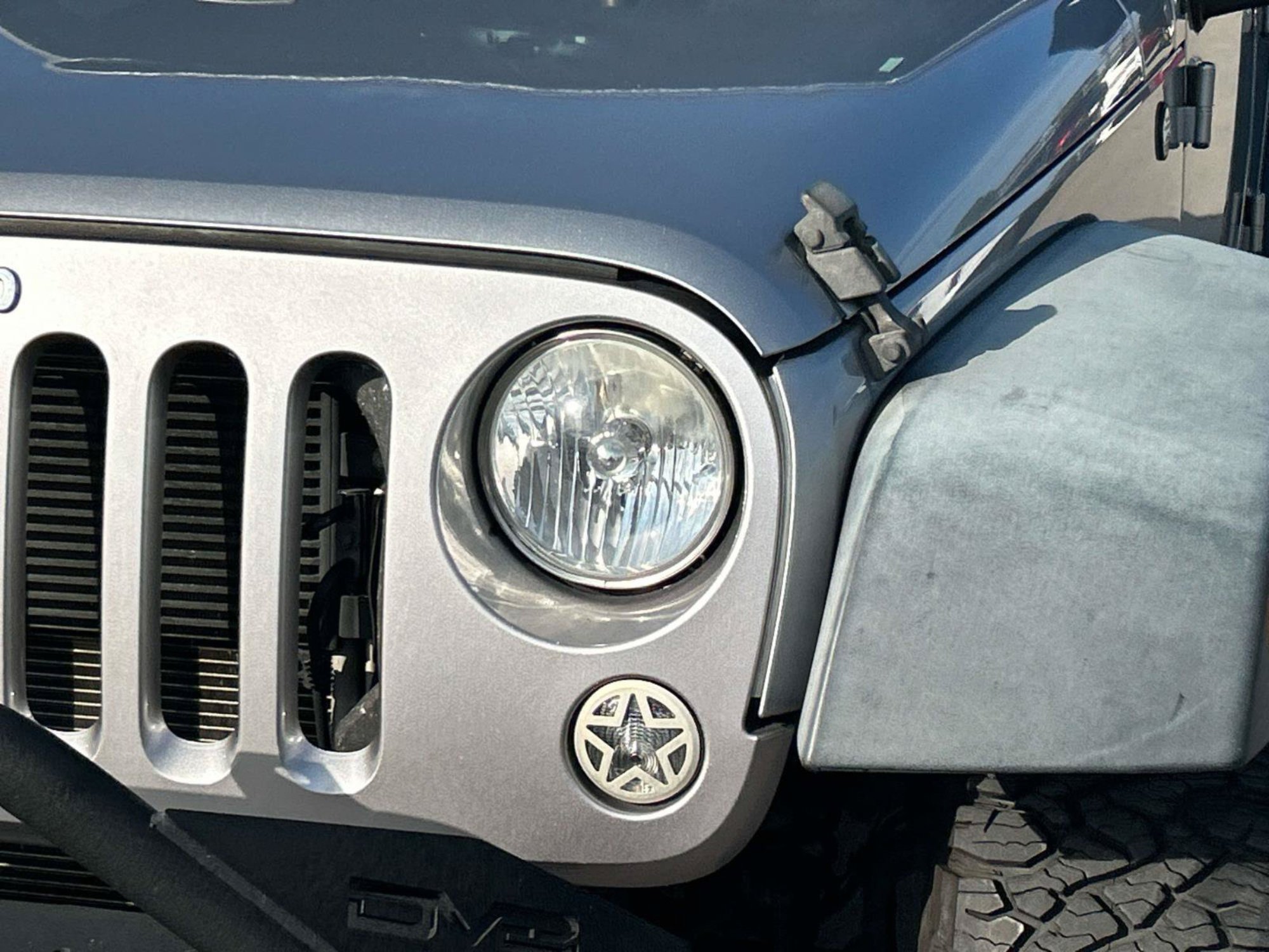 Used 2017 Billet Silver Metallic Clearcoat Jeep Sport image 30