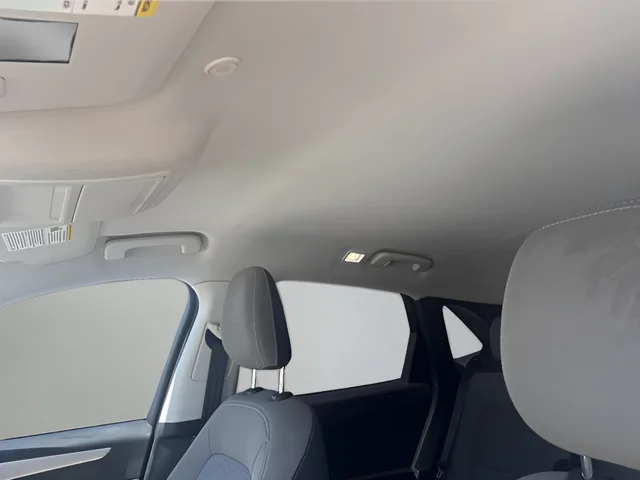 Used 2022 Blue Ford SE image 17