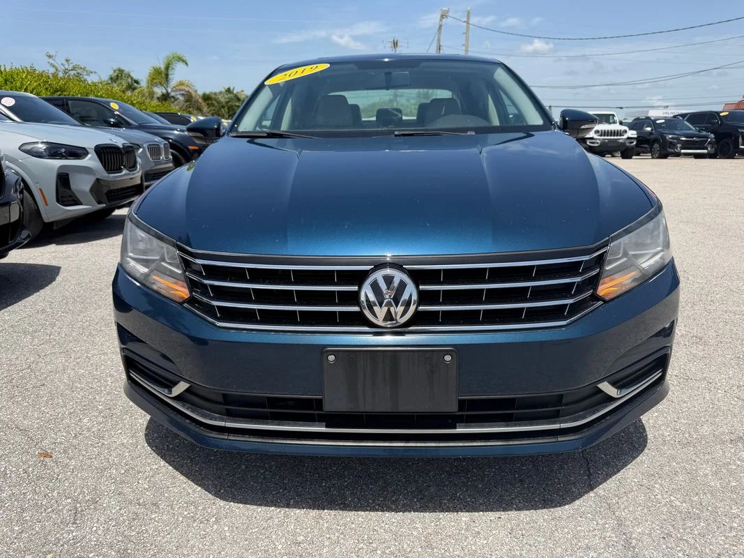 Used 2019  Volkswagen 2.0T Wolfsburg Edition image 2