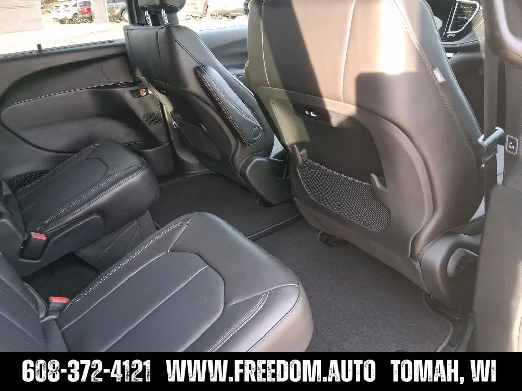 2026 Chrysler Pacifica Select - Photo 24