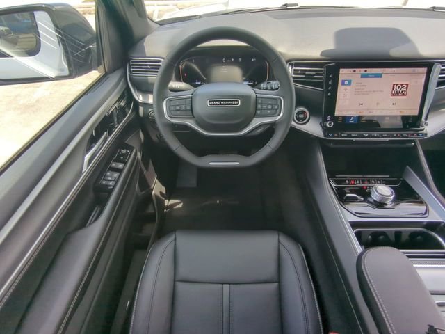 New 2026 Silver-Zynith Exterior Paint Jeep Limited Altitude image 20