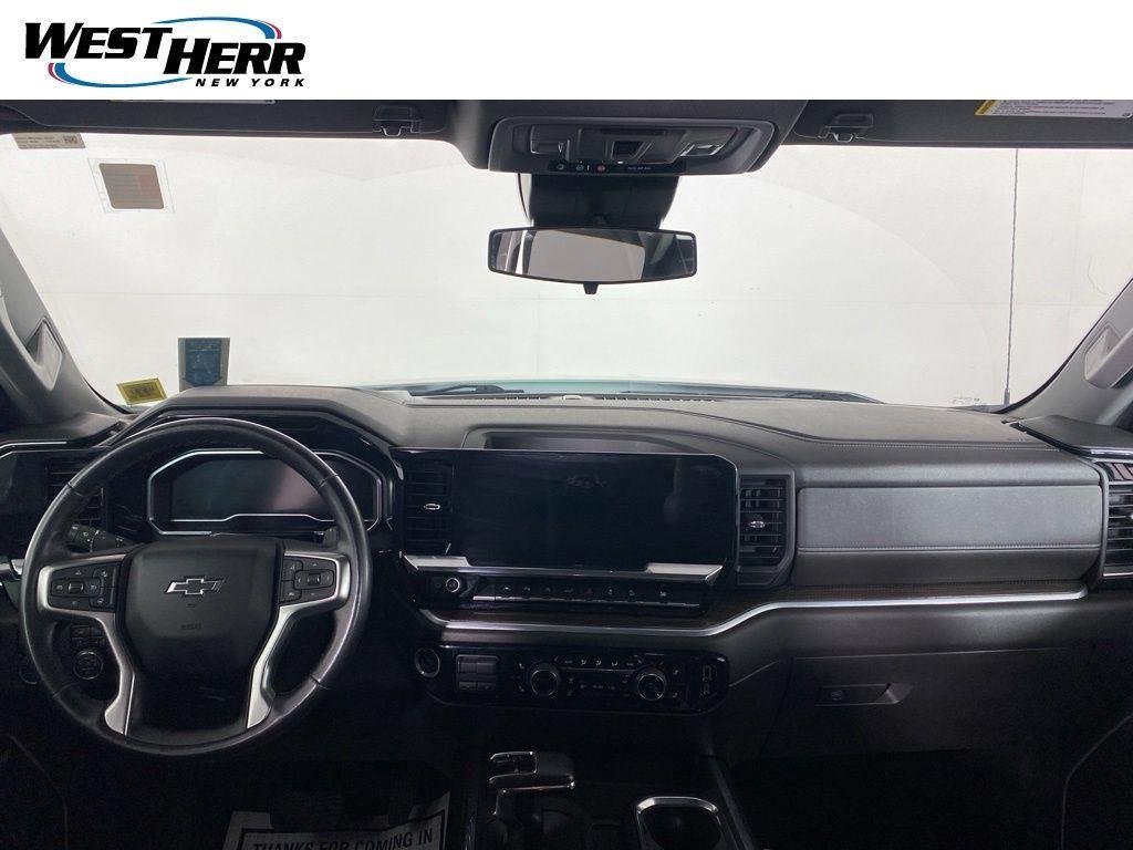 Used 2022 Summit White Chevrolet 4WD Crew Cab Short Bed RST image 17
