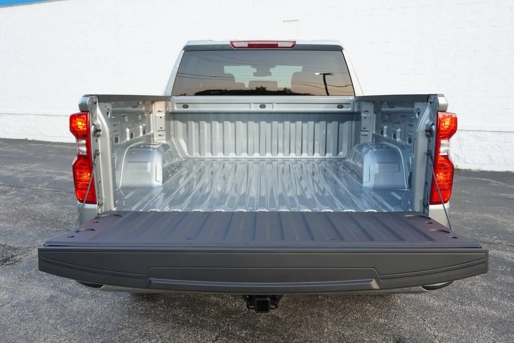 New 2026 Sterling Gray Metallic Chevrolet LT (2FL) image 25