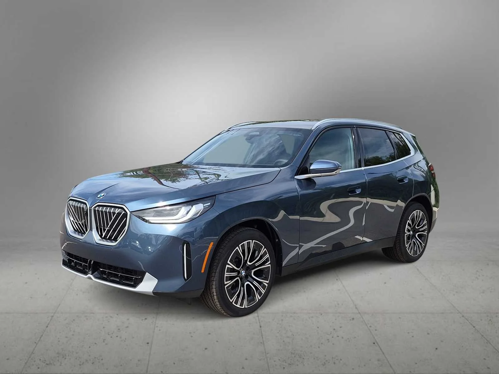 New 2026 Arctic Race Blue metallic BMW 30 xDrive image 4