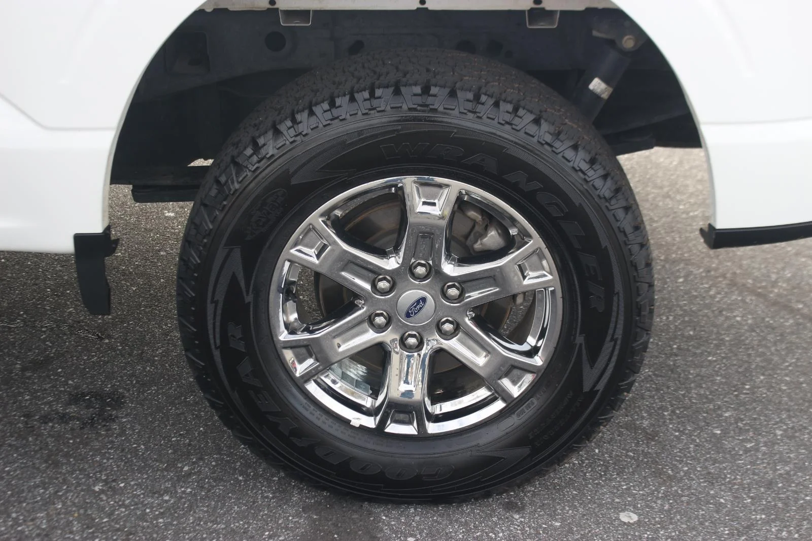 Used 2023 White Ford XL image 38