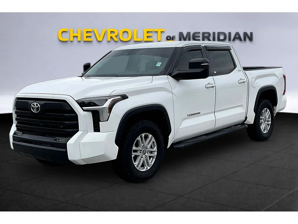 Used 2023 Ice Cap Toyota SR5 image 9