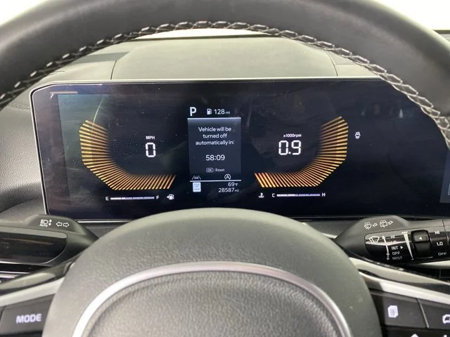 Used 2025 White Kia S image 21