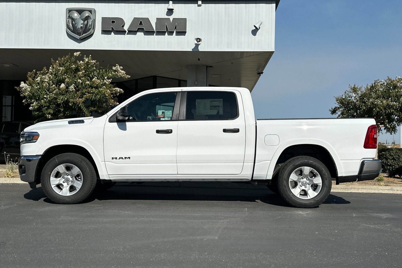 New 2026 Bright White Clear-Coat Exterior Paint RAM Big Horn/Lone Star image 7