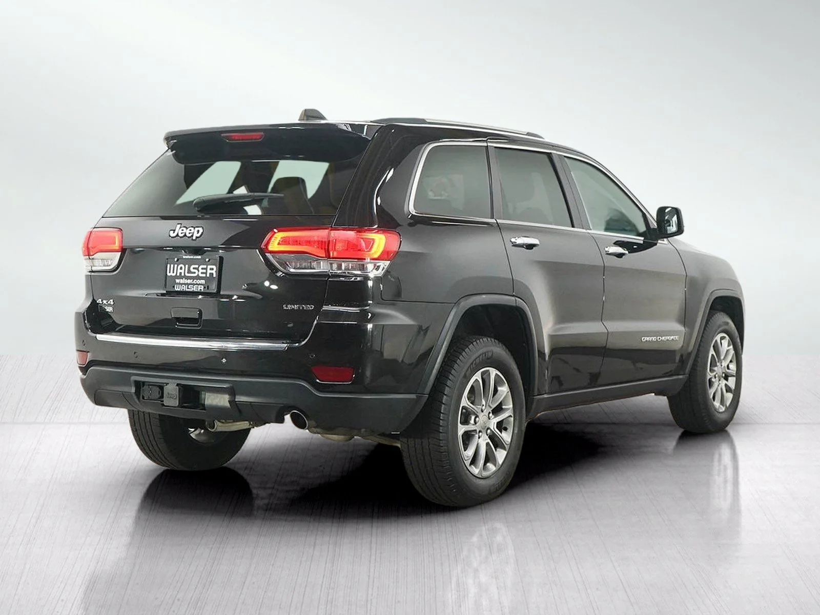 Used 2015 Brilliant Black Crystal Pearlcoat Jeep Limited image 5