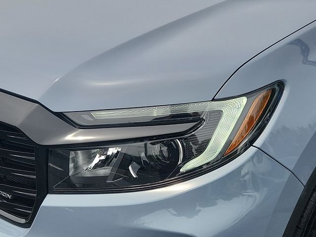Certified Used 2023 Sonic Gray Pearl Honda AWD BLACK EDITION image 9