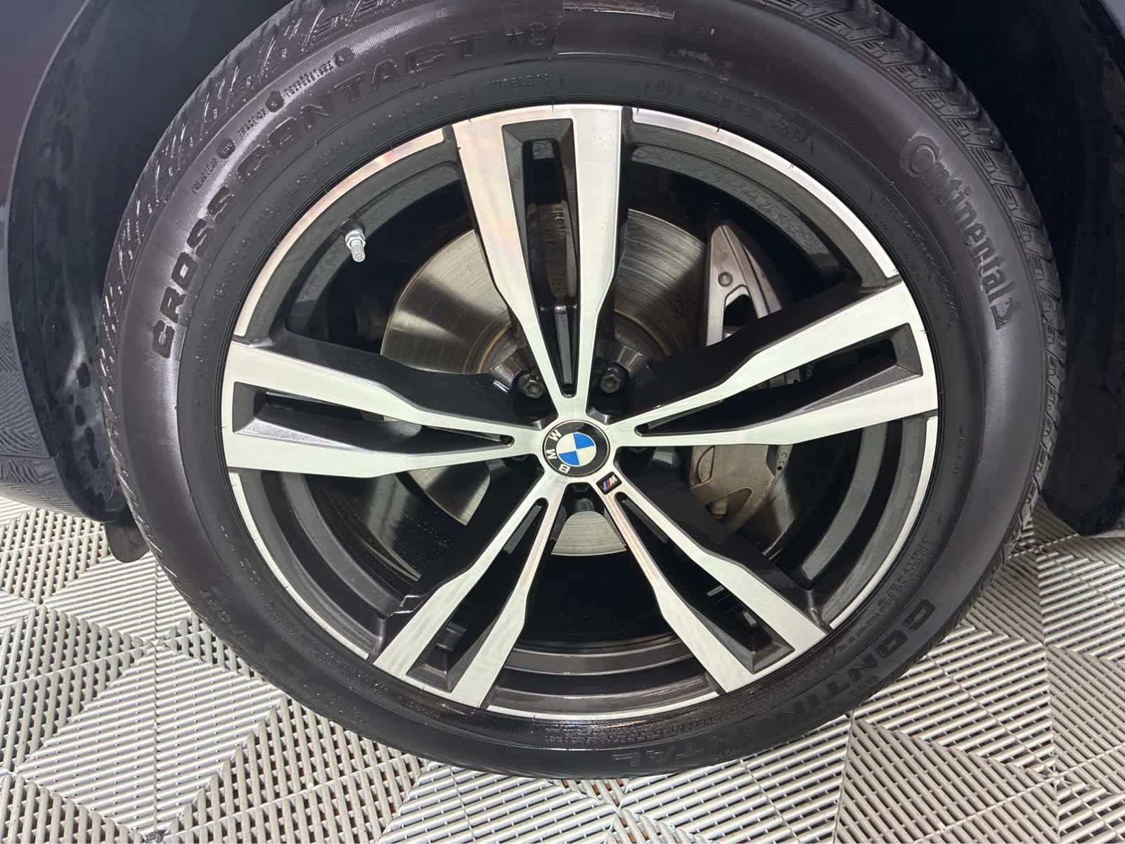 Used 2024 Carbon Black Metallic BMW xDrive40i image 10
