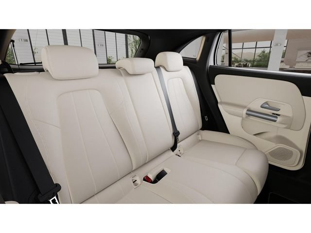 New 2026 Polar White Mercedes-Benz GLA 250 image 48