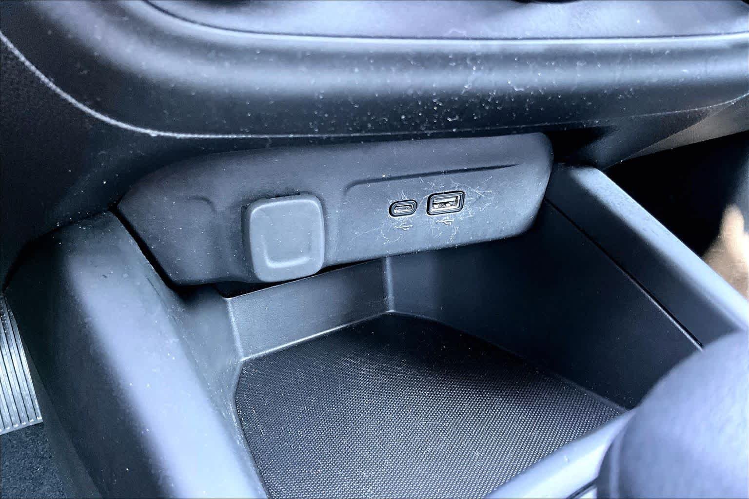 Used 2025 Summit White Chevrolet LS image 28