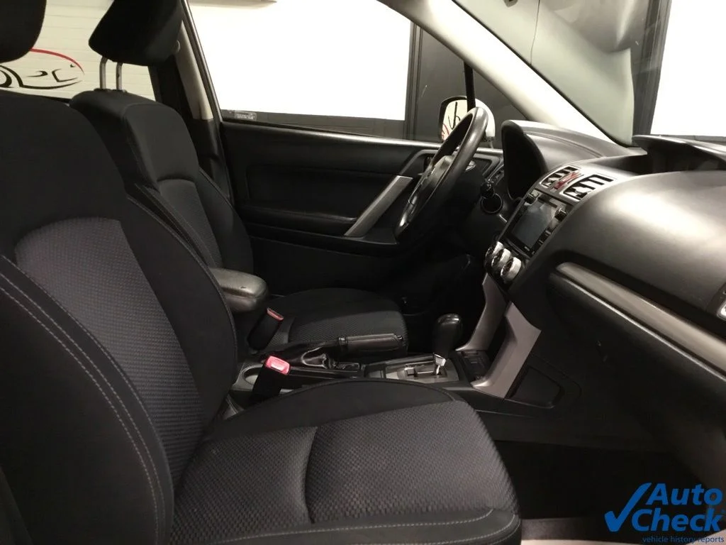 Used 2016 Silver Subaru 2.5i Premium image 35