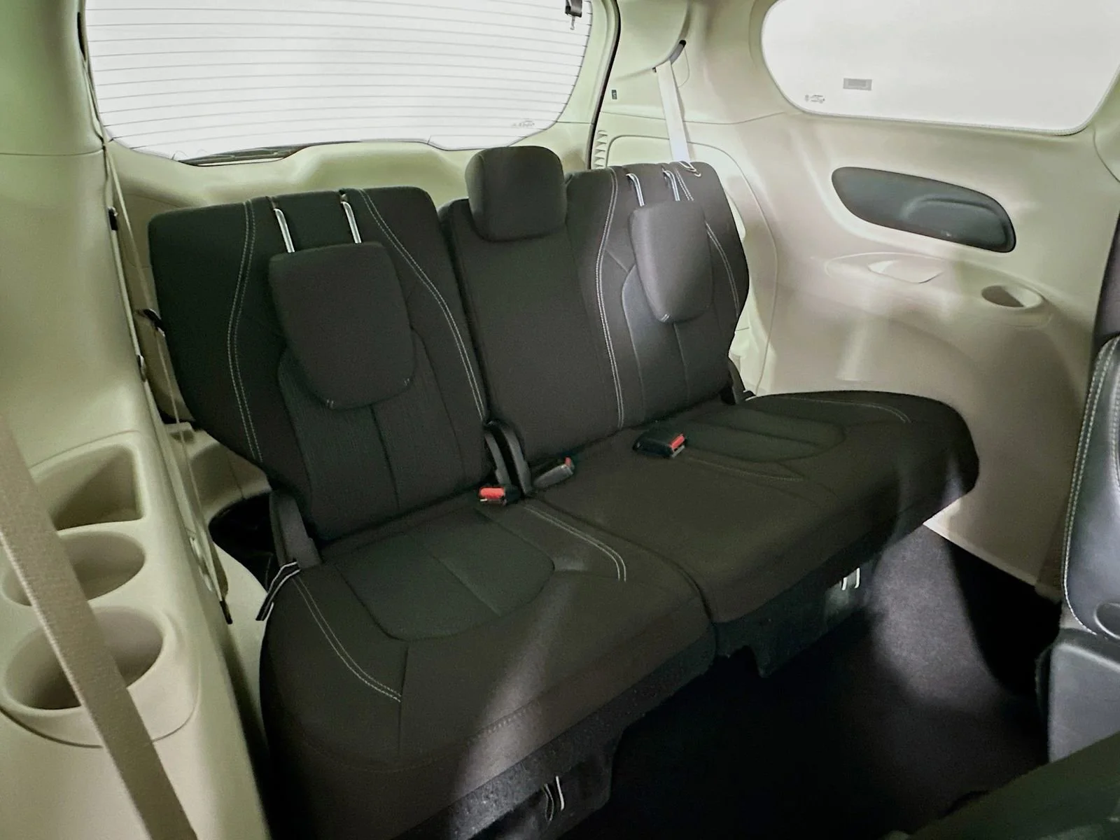 Used 2023 White Chrysler LX image 27
