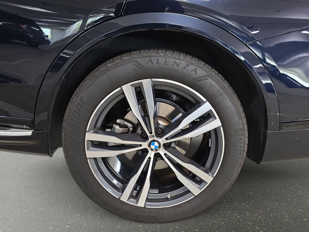 Certified Used 2024 Carbon Black Metallic BMW xDrive40i image 29