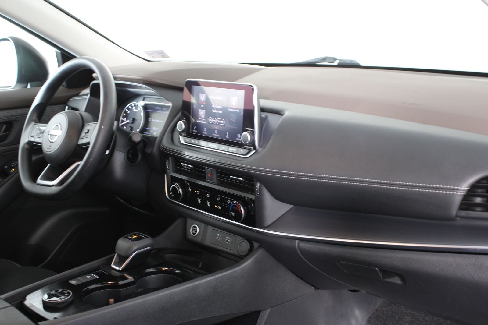 Used 2023 White Nissan S image 15