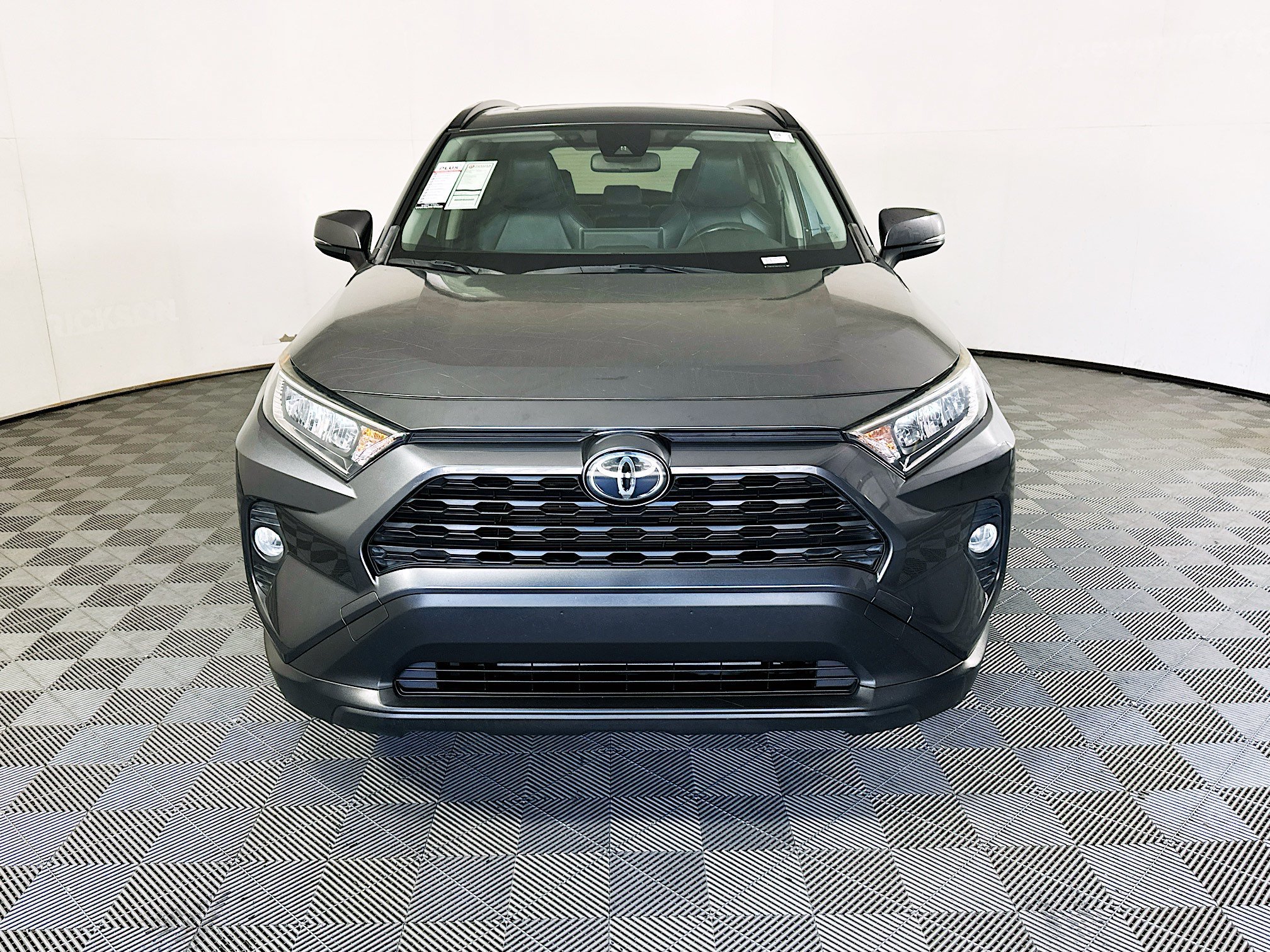 Used 2019 Magnetic Gray Metallic Toyota XLE image 8