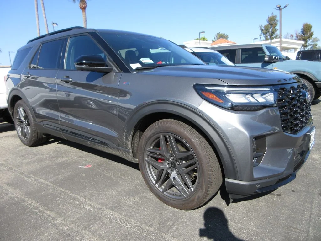 Used 2026 Carbonized Gray Metallic Ford ST-Line image 4