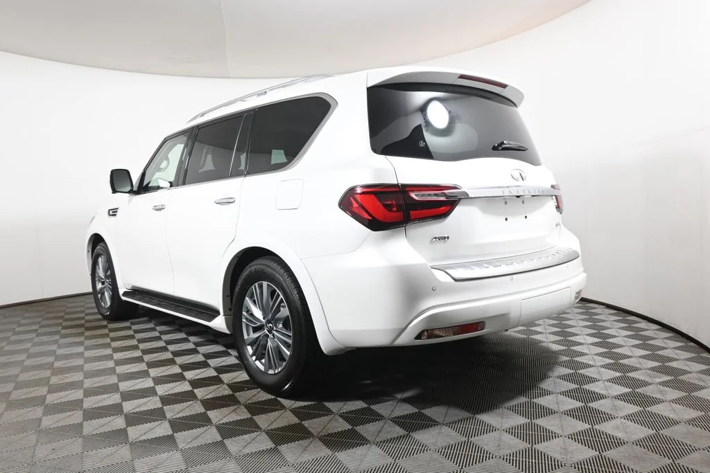 Certified Used 2023 White INFINITI LUXE image 5