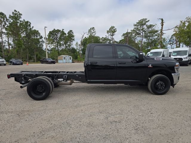 New 2026 Diamond Black Crystal Pearl-Coat Exterior Paint RAM Tradesman image 3