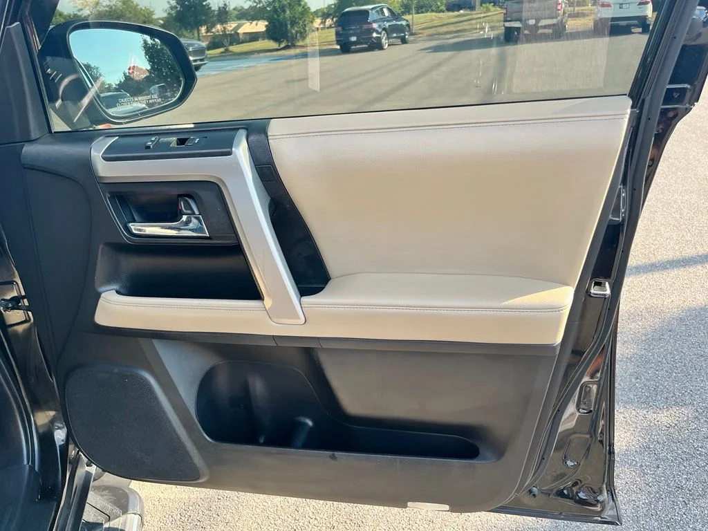 Used 2018 Black Toyota SR5 image 9