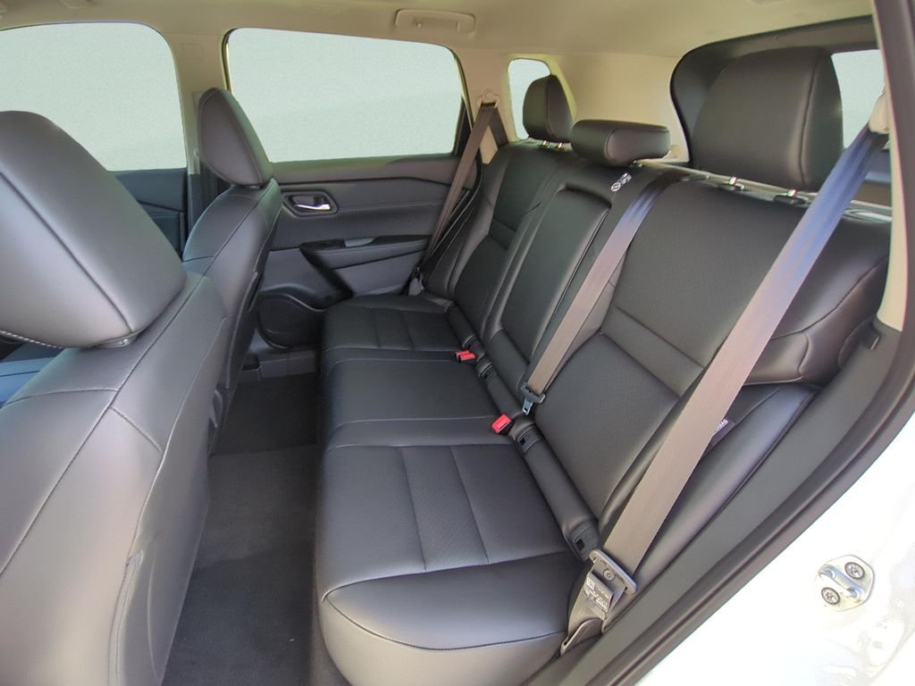 New 2026 Everest White Pearl TriCoat Nissan Dark Armor™ image 29