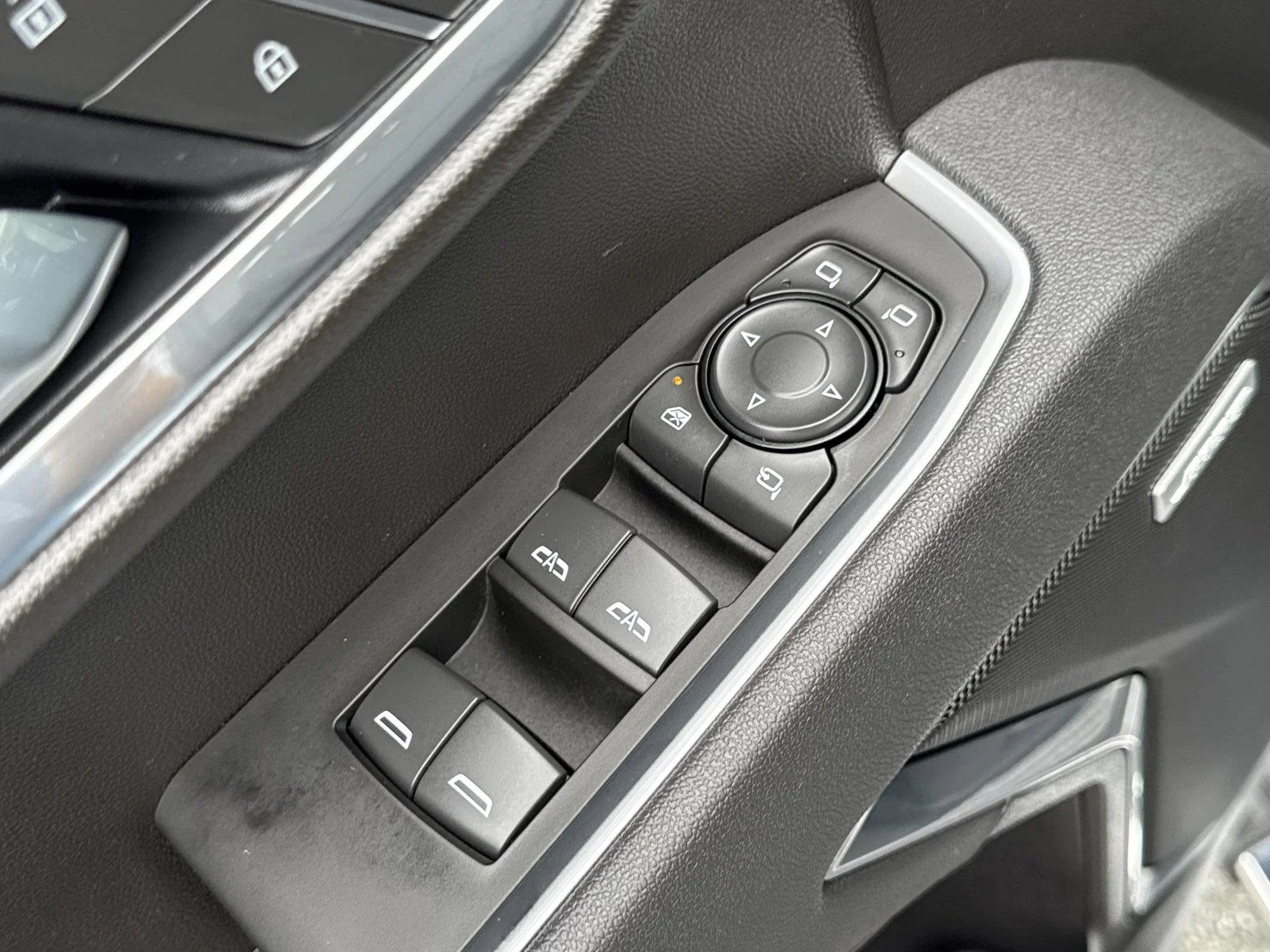 Used 2025 Sterling Metallic GMC SLT image 18