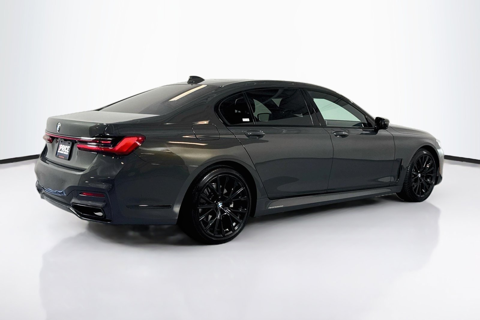 Used 2021 Dravit Grey Metallic BMW 740i image 5
