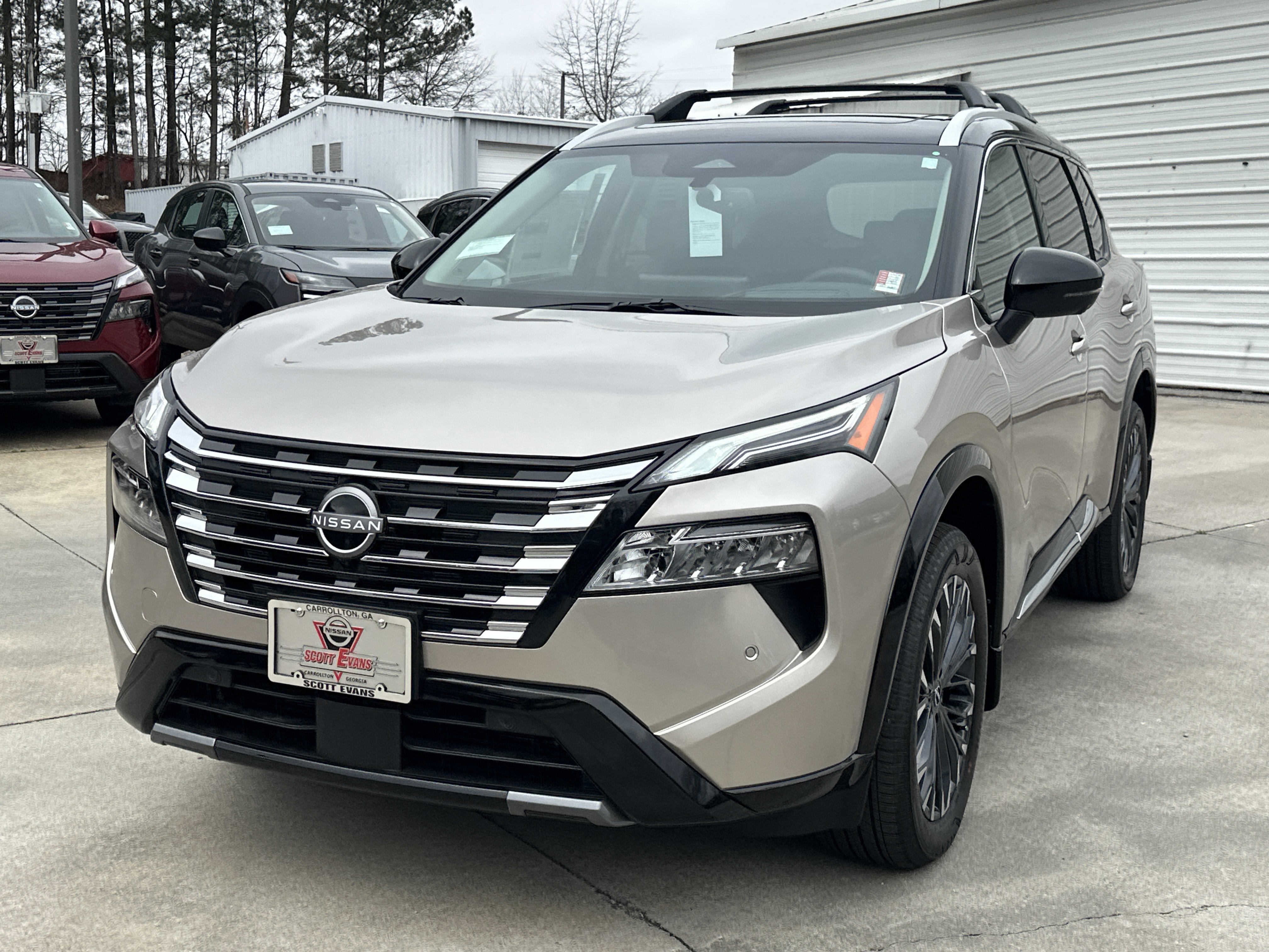 New 2026 Champagne Silver Metallic/Super Black Nissan Platinum image 4