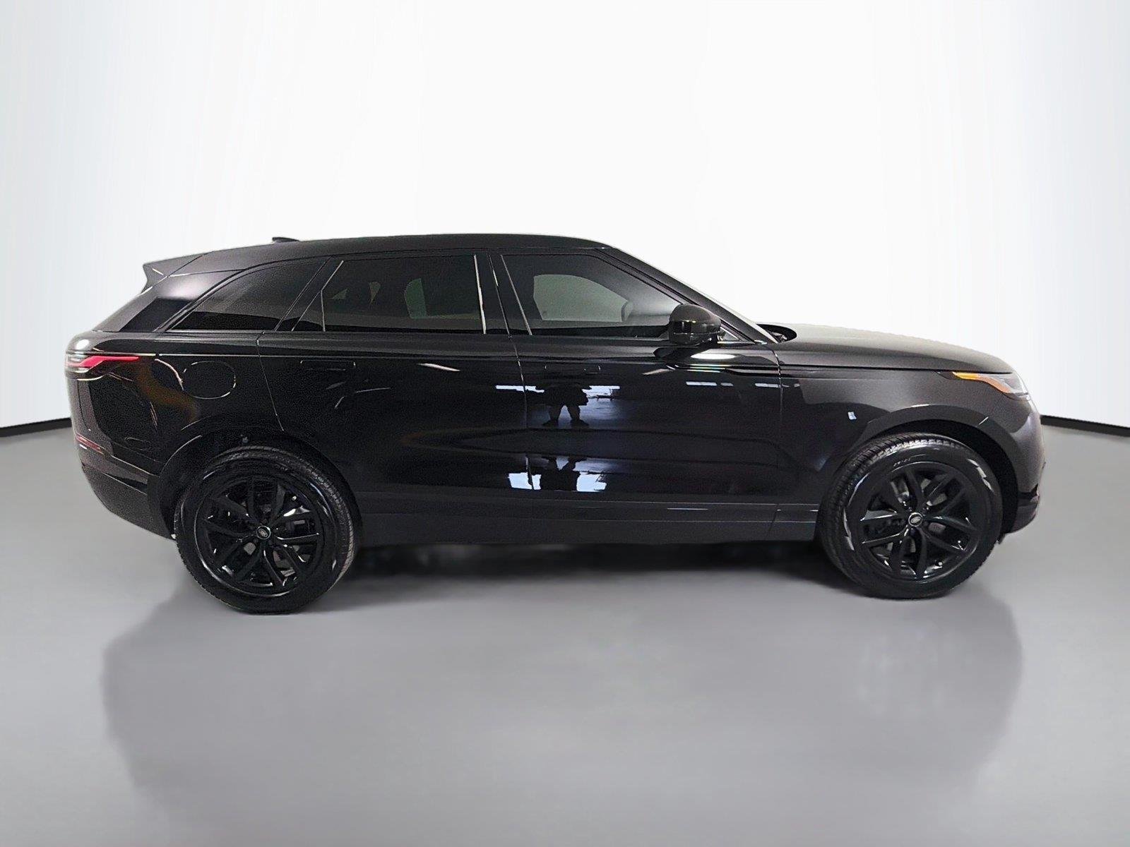 New 2026 Santorini Black Land Rover S image 4