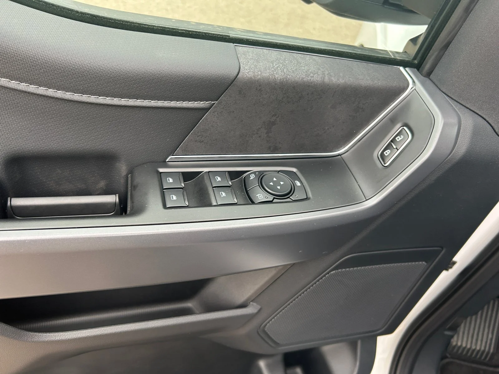New 2026 Oxford White Ford XLT image 17