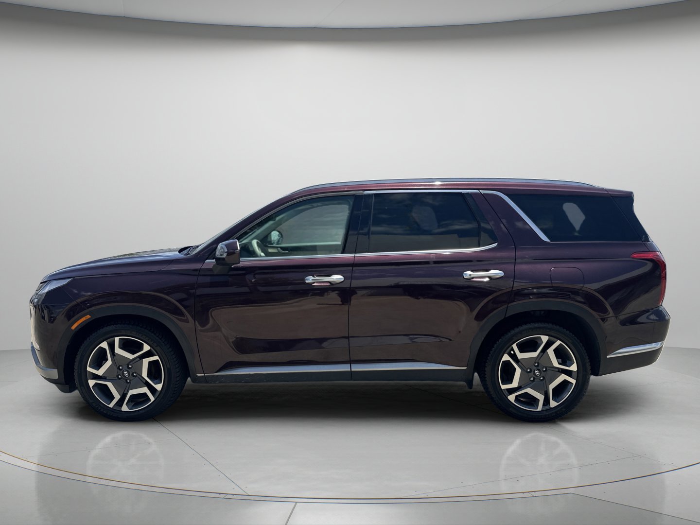 Used 2024 Sierra Burgundy Hyundai Limited image 4