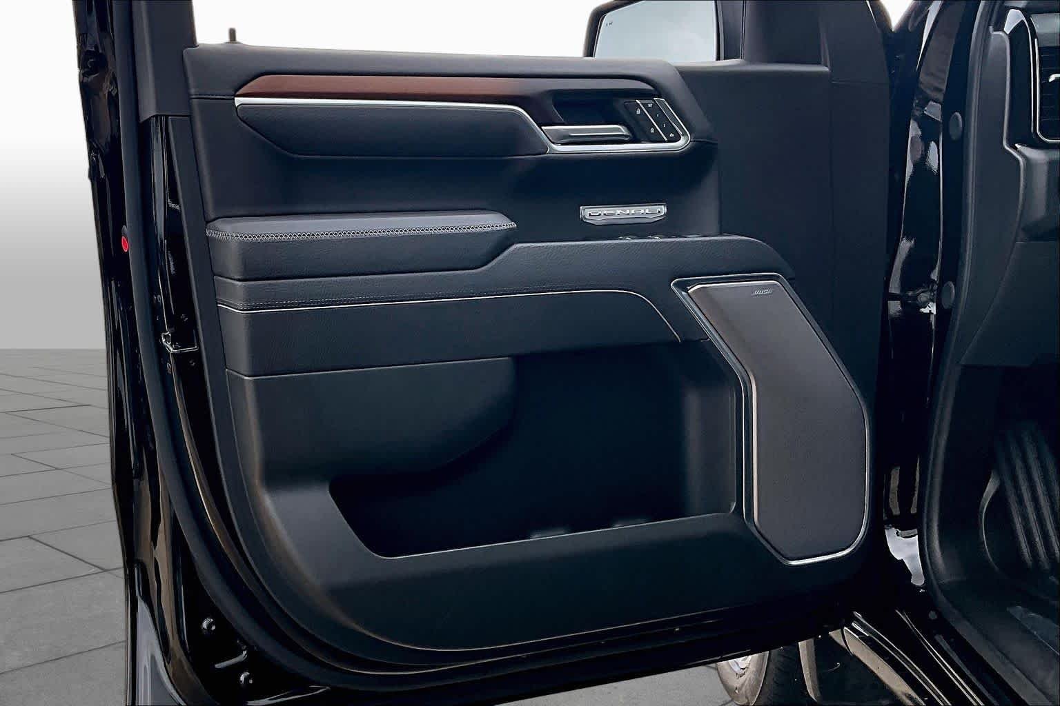 Used 2025 Onyx Black GMC Denali image 22
