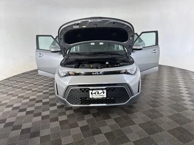 Used 2025  Kia LX image 13