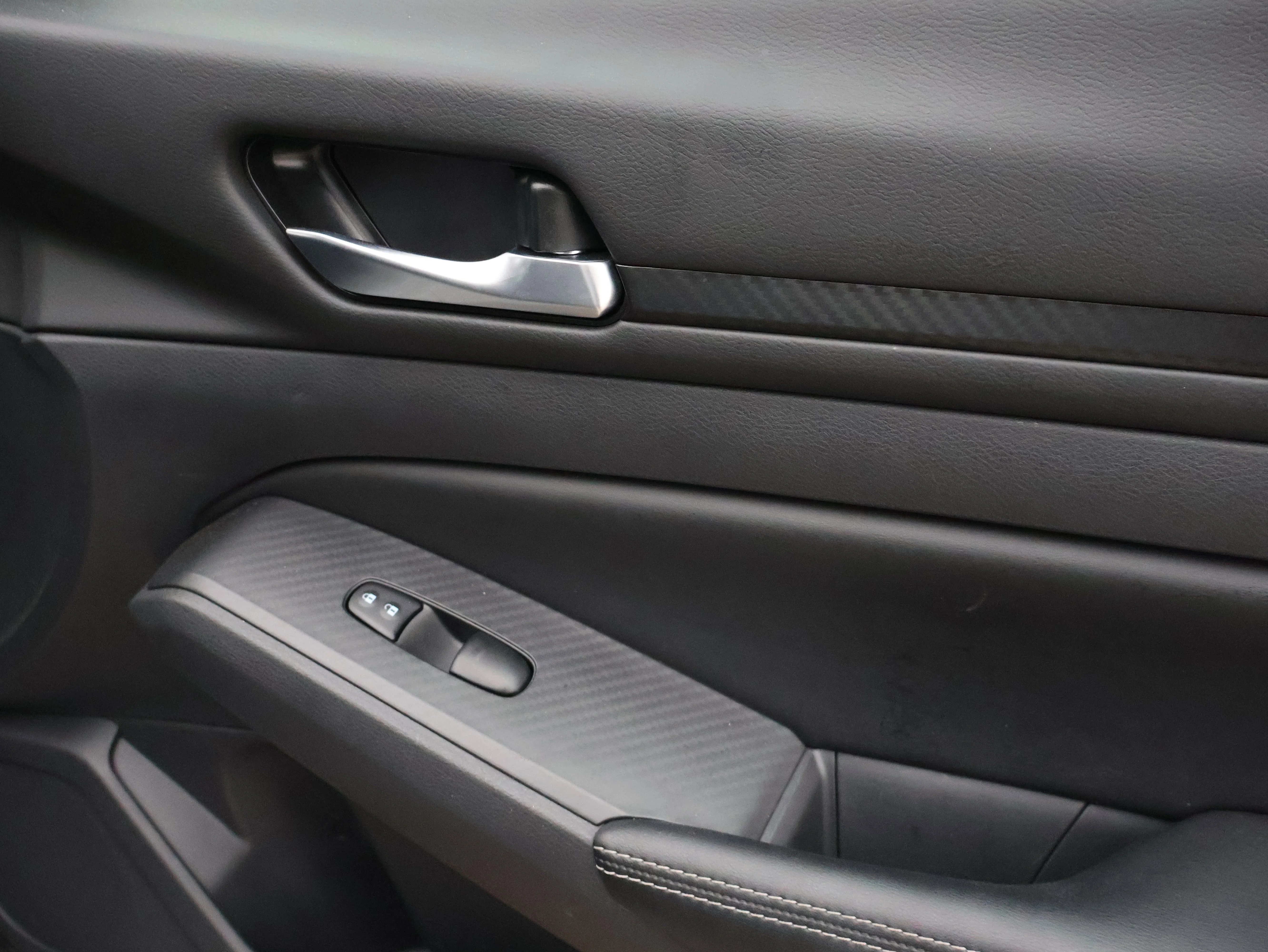 Used 2025 Gun Metallic Nissan SV image 8