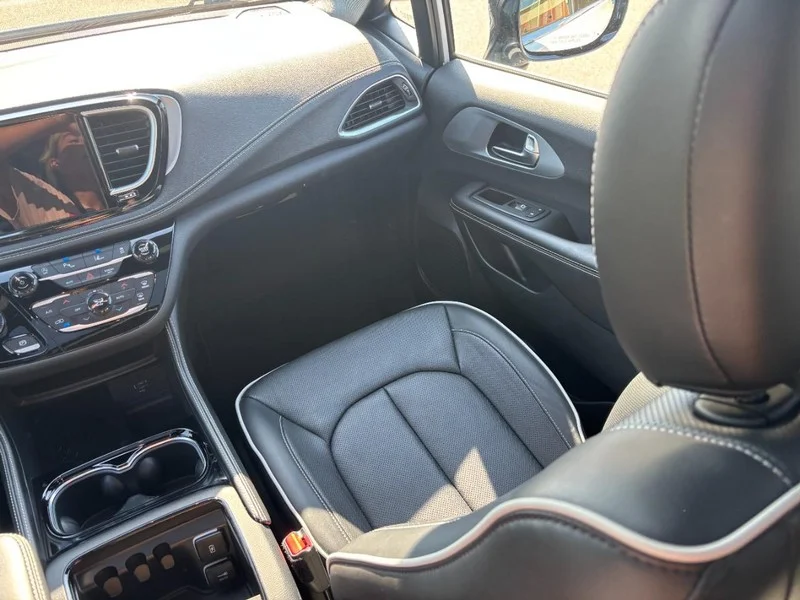 Used 2026 White Chrysler Limited image 14