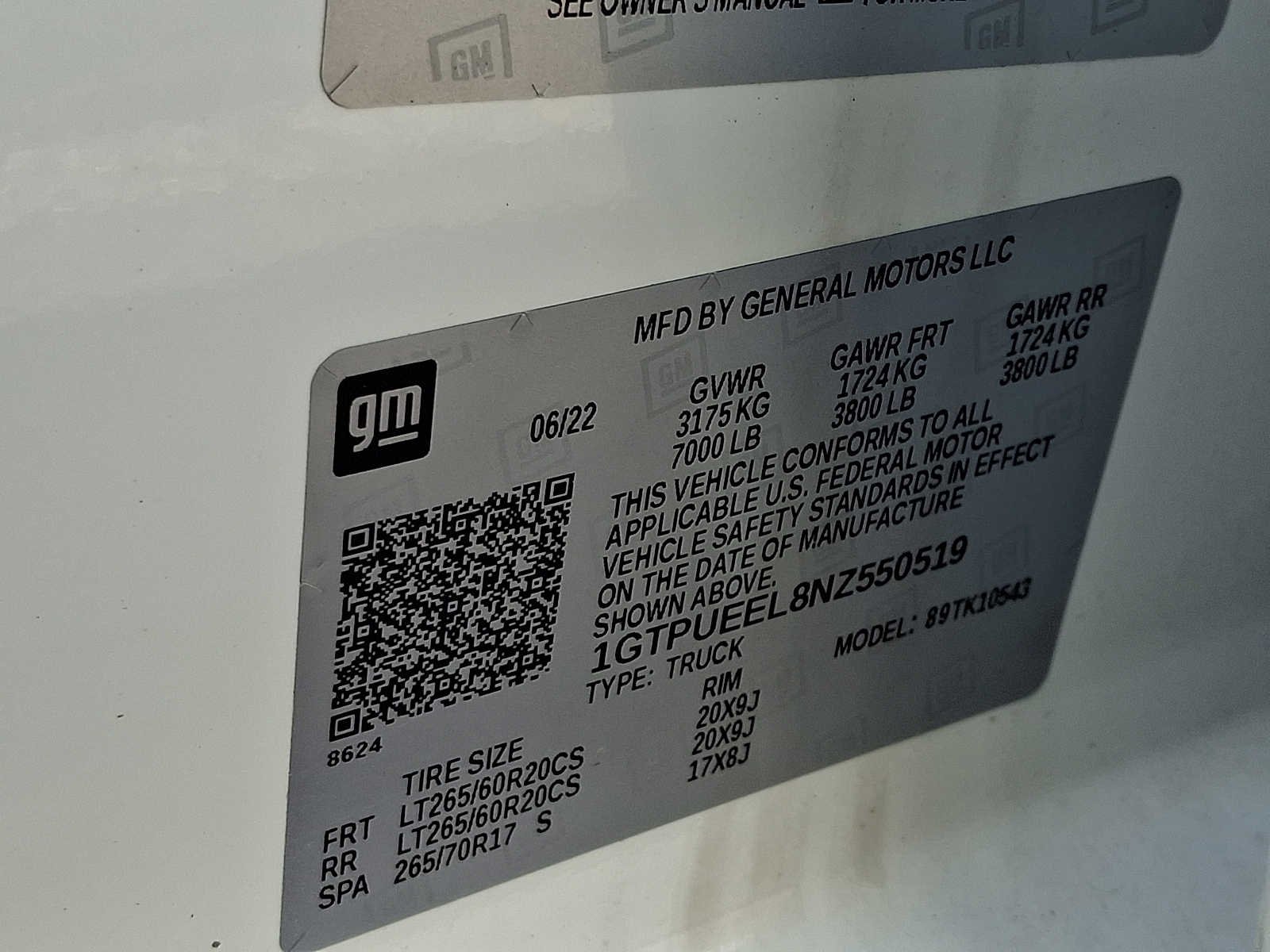 Used 2022 Summit White GMC AT4 image 27