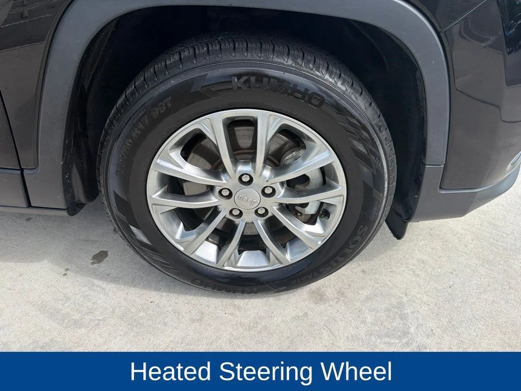 Certified Used 2021 Diamond Black Jeep Latitude Lux image 12