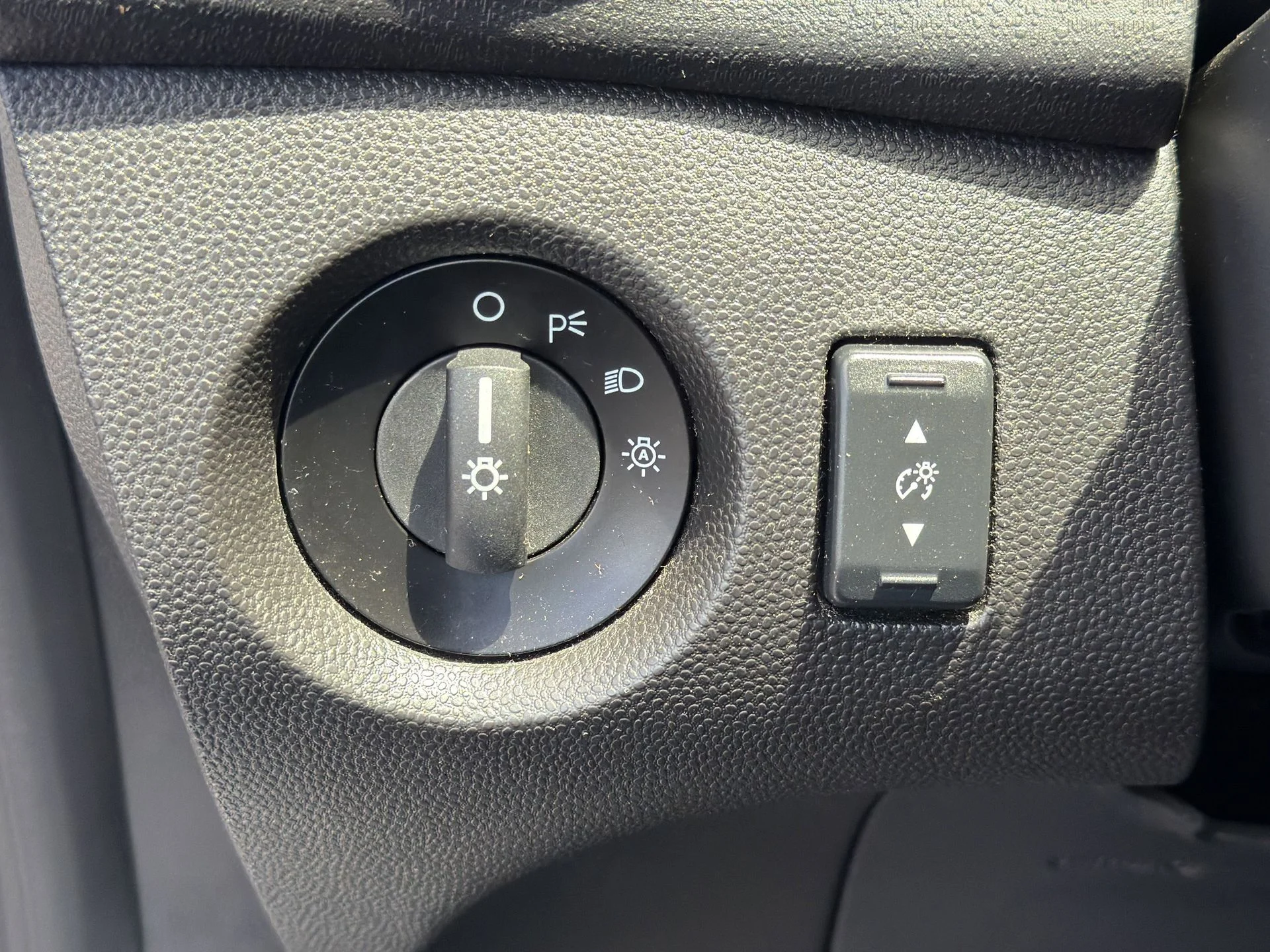 Used 2018 Silver Ford SE image 13